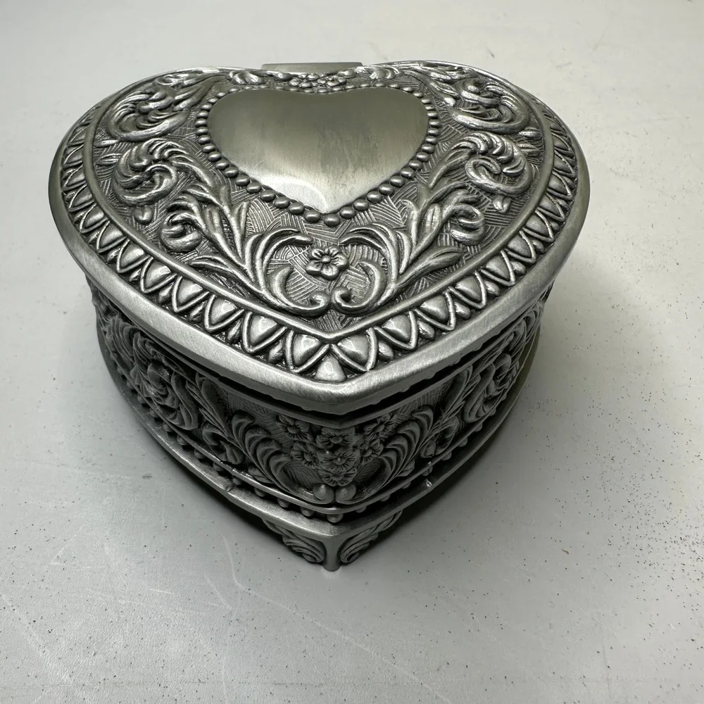 Vintage Heart Shape Silver Tone Embossed Floral Velvet Lined Jewelry Trinket Box
